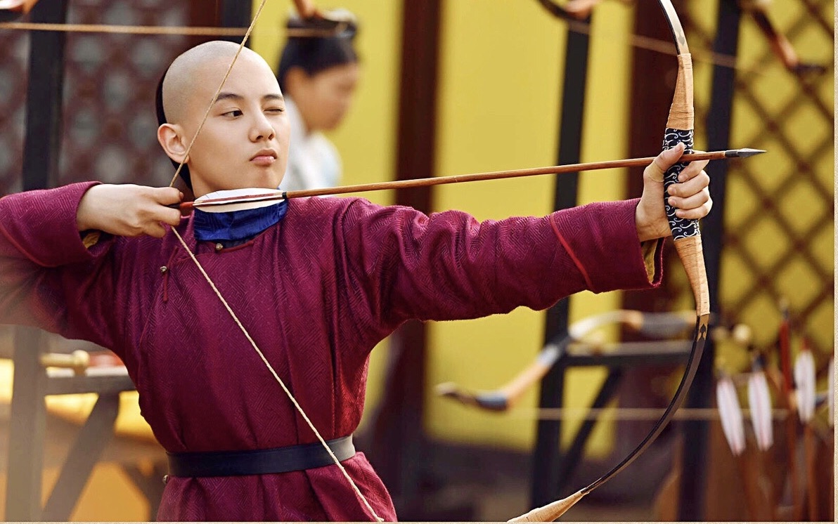 鹿晗和王俊凯站一起,17岁的王俊凯和鹿晗