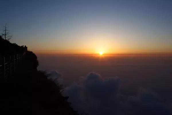 国庆峨眉山云海日出最佳时间,峨眉山夏季看日出最佳时间