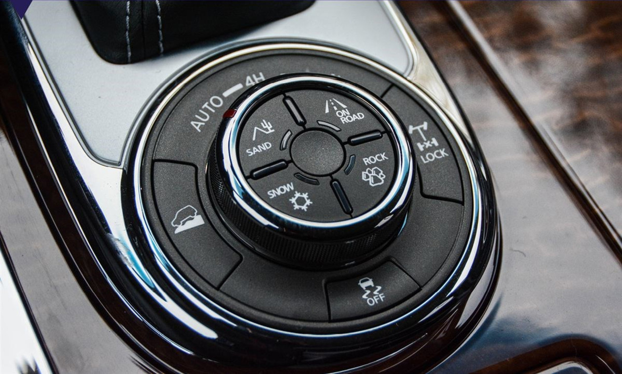 一汽普拉多贵得没谱，50万精明的人买这款全尺寸SUV，V6四驱俱全