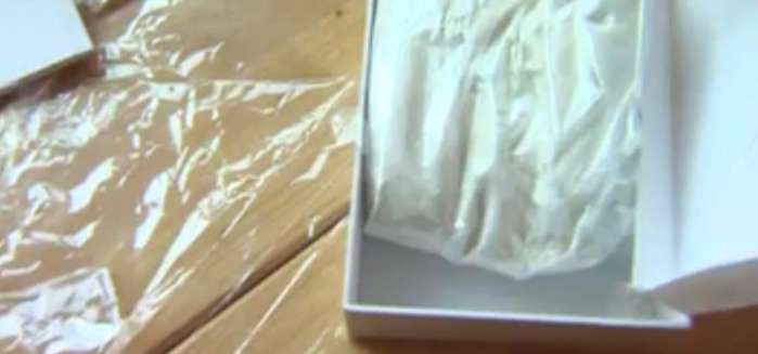 女子买完iPad,打开包装盒后却花容失色