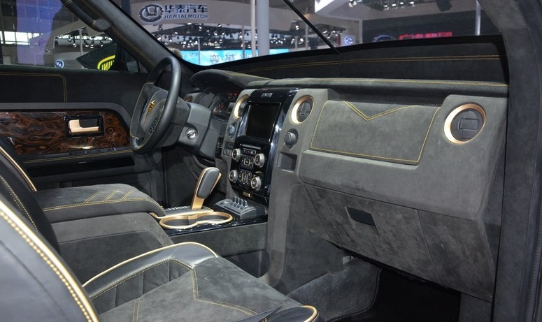 售价7位数的国产大越野，车标完胜玛莎拉蒂，外观手撕奔驰G