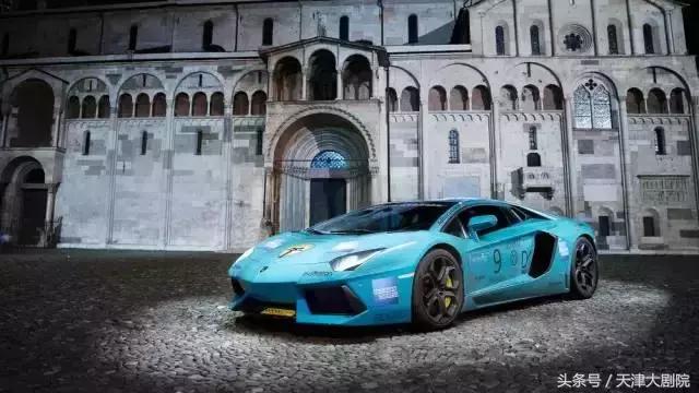 摩德纳帕瓦罗蒂,超跑足球