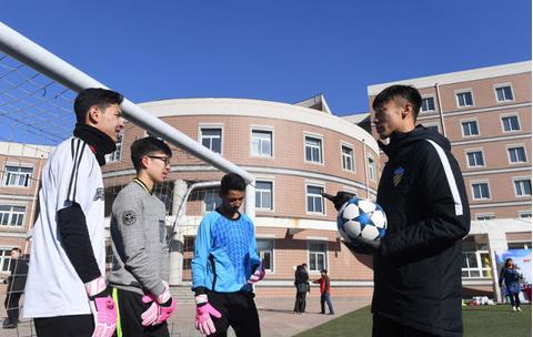 足球球员张鹭,足球队张鹭