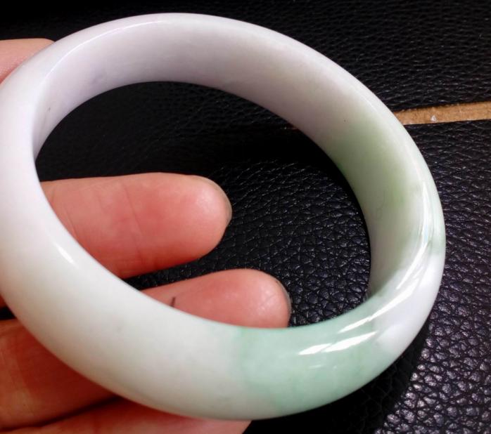 翡翠作假新手法——抛光粉上色，千万要注意了！