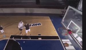 库里的进攻招式之一:把后撤步变成“小碎步”用来欺骗防守人!