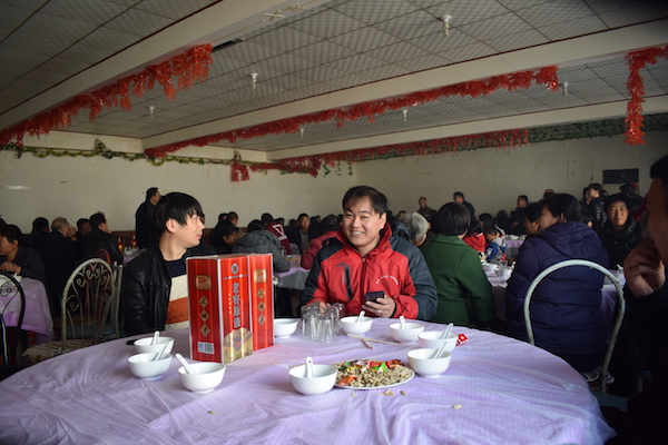 农村结婚请客的视频,农村结婚请客吃饭真实场景