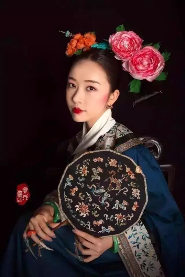 高薪的纪梵希offer和不赚钱的复古首饰，他选择了后者