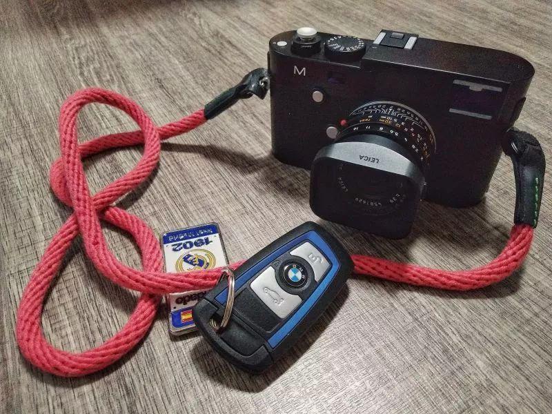 新婚,老婆没有要钻戒,买了一台徕卡