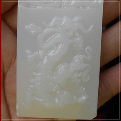 头发丝真的可以鉴定玉石的真假吗,如何鉴别玉石无事牌的真假好坏