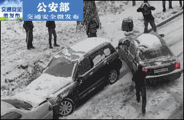 下雪天路面湿滑该怎么开车,大雪路上如何驾驶