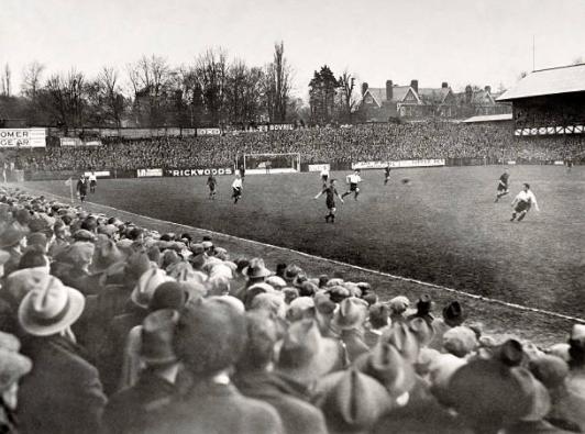 英格兰时隔51年再夺世界冠军,足坛历史上第一支三冠王的球队