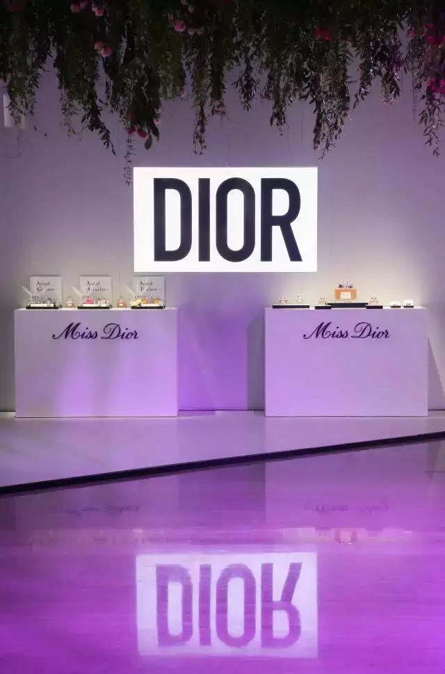 全新的MissDior吸引王珞丹何穗是因为……