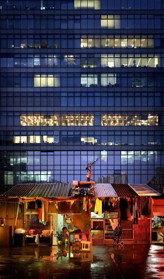 香港棺材房子的真实生活,香港的棺材房是怎么样的