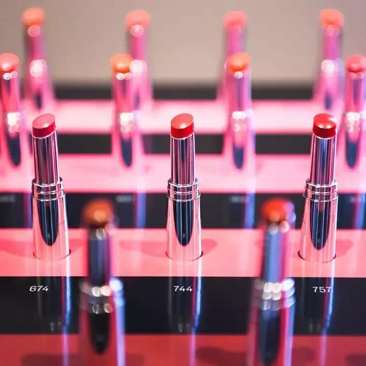 圣诞限定款口红试色,好物推荐口红便携