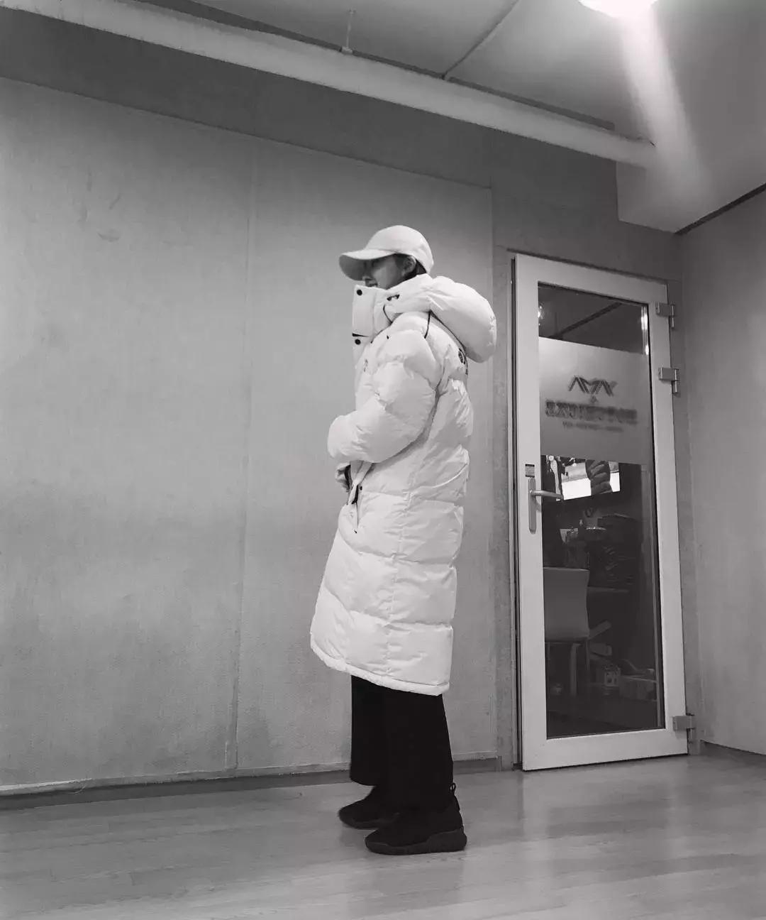 韩国明星穿大衣男,韩国明星都穿什么羽绒服