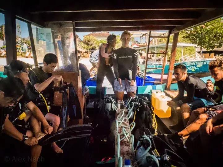 与阿贡对望的日子（二）——吉利岛的乡土潜水日记