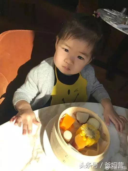 章子怡女儿去姥姥家,章子怡带女儿回家