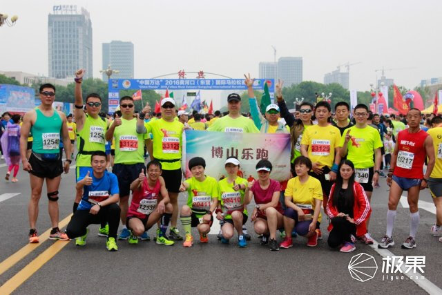 老炮儿在冰上跑的片段,跑半程越野马拉松必备的装备