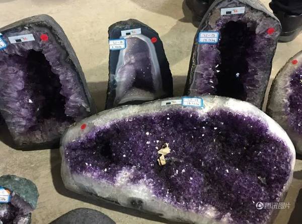 特大水晶走私案 (连云港海关查处走私水晶)