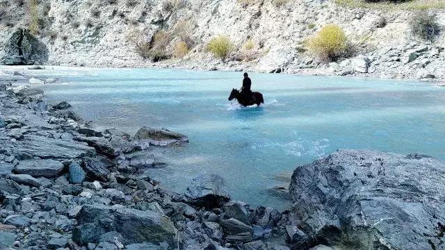 乌孙古道天堂湖在琼库什台吗,乌孙古道天堂湖到黑英山多远