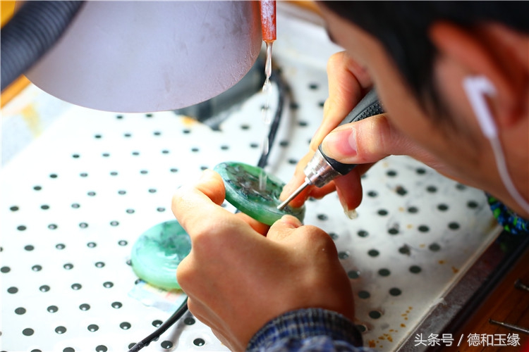 可以让人叹为观止的翡翠雕刻,你不知道的珠宝制作过程