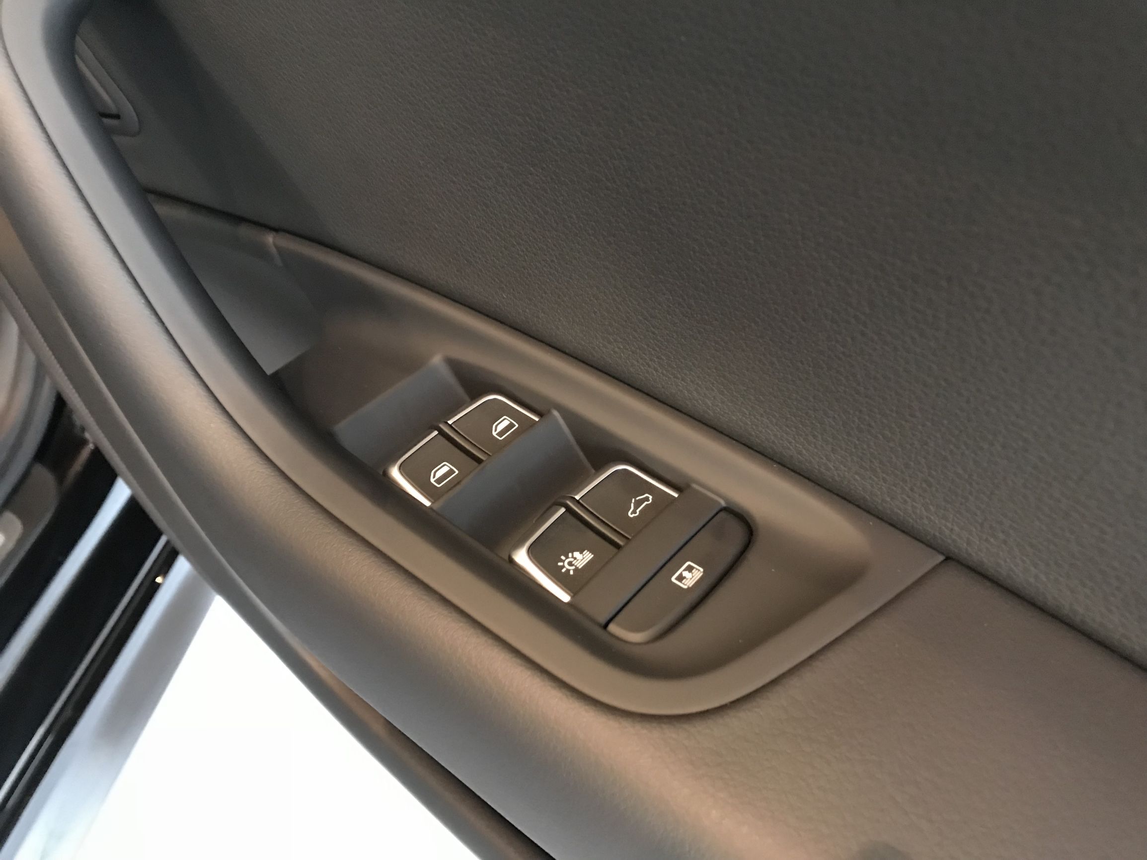 试驾a6l45tfsi后排空间,试驾a6l45tfsi致雅