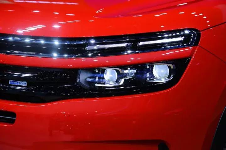 车尾挂着4个8,方向盘跟赛车一样,15万起搞得大众很羞涩!