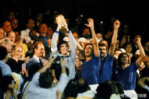 进40年10届世界杯赞助商的冠军之旅，阿迪达斯完胜耐克