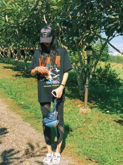 这只包包冲我做了一个鬼脸，我忍不住……