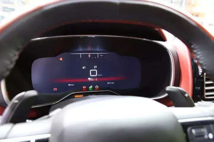 车尾挂着4个8,方向盘跟赛车一样,15万起搞得大众很羞涩!