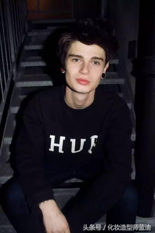 脸小戴什么样的秋冬帽子,秋冬帽子适合圆脸吗