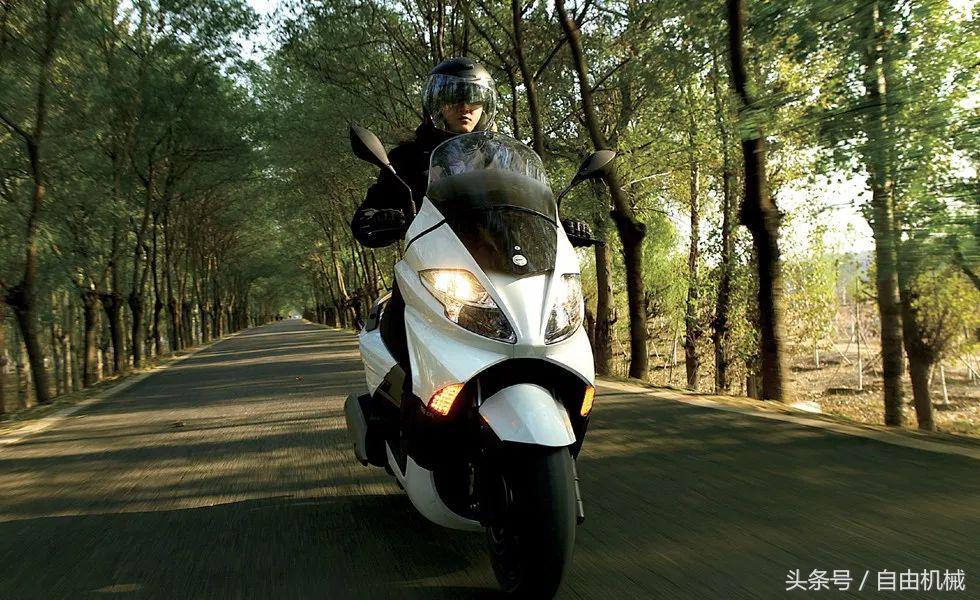 两万元踏板摩托车,五羊本田两万元踏板摩托车