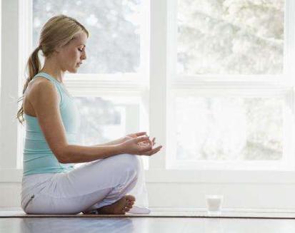 打坐时意念放在头部会走火入魔吗,打坐对人体的利与弊