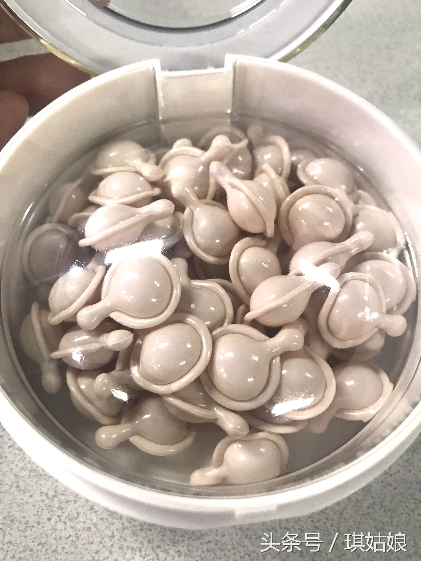 雅顿加拿大粉胶跟专柜粉胶一样吗,雅顿金胶和粉胶一起使用会怎么样