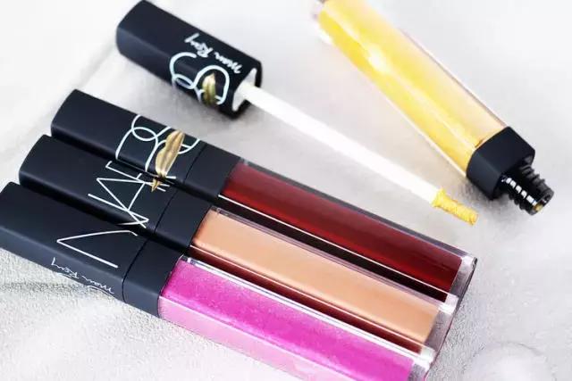 抛弃那些超级美的官方宣传图,圣诞限量还值不值得买?