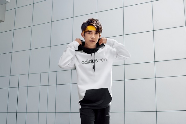 易烊千玺18岁生日演唱会礼物,易烊千玺16岁生日会的礼物