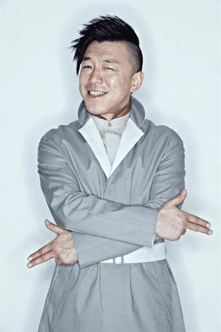 男人拍照不会笑怎么办,男人拍照不露脸