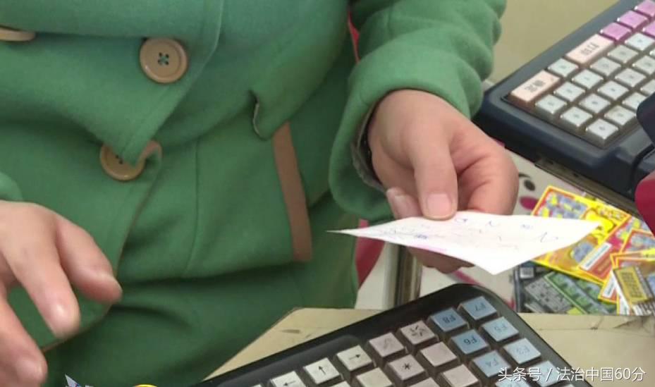 大叔疯狂买彩票输光家里所有钱,男子买彩票输了倾家荡产