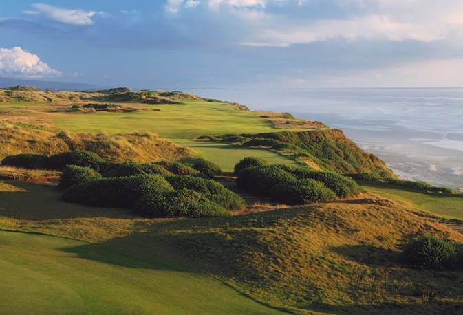 欣赏一下高尔夫球场美景,俄勒冈ncaa球场