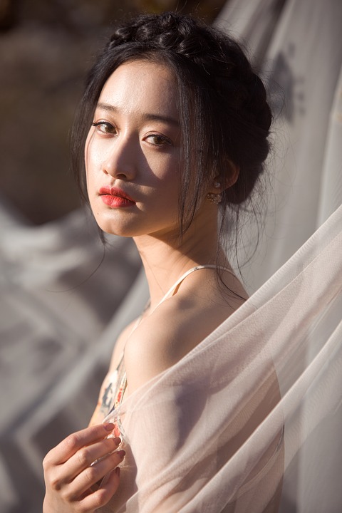 小说：3000一晚豪华套房的顾小姐，醒来却躺在酒吧舞台上