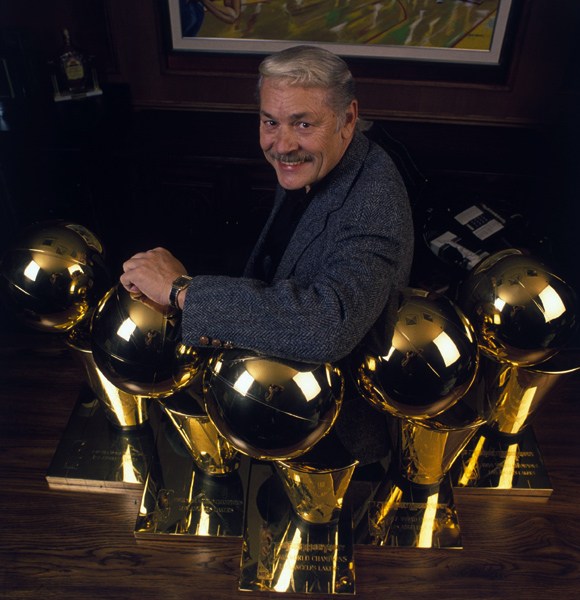 那些年科比单挑詹姆斯,回顾那些年科比的黑肘