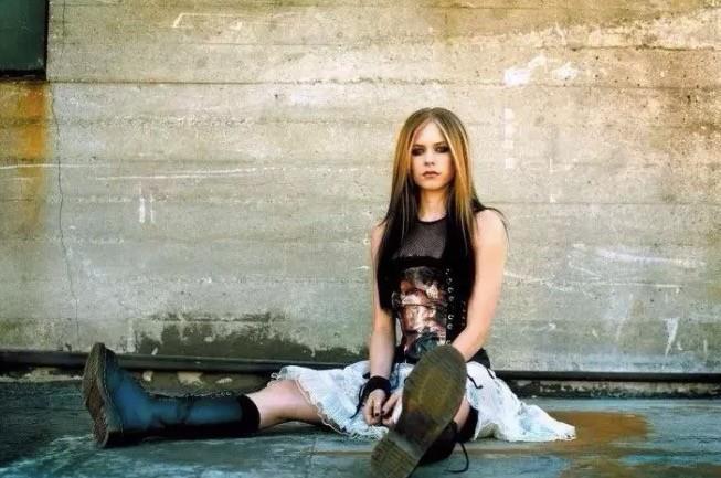 这个冬天男人应该有双马丁靴,来一双男士耐穿好看的鞋