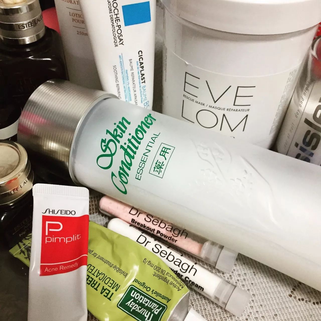 祛痘药膏不能乱用,祛痘药膏用之前能用护肤品吗