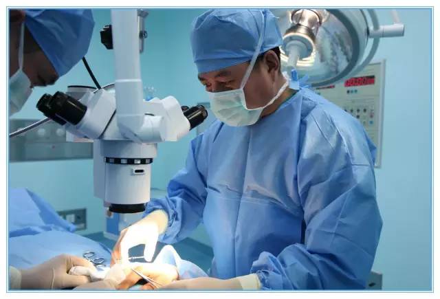 「名医与您天天见」侠骨柔情精益求精骨外四科主任邢星