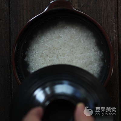 煲仔饭的做法电饭锅视频,煲仔饭的做法不用砂锅
