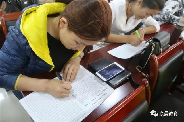 践行二十大精神小学教师演讲比赛,学习贯彻党的十九大精神教育培训