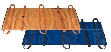 紧急撤离时，飞机上如果有轮椅旅客怎么办？