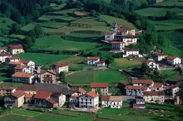 扎心吧！阜阳人，一套房子的钱，出国能买啥？