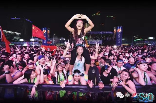 泰国泼水节中国游客,万人空巷的泰国泼水节