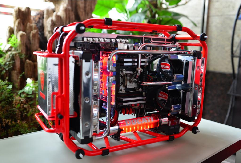 巴掌大的电脑主机,能玩英雄联盟—Sparo迷你主机测评